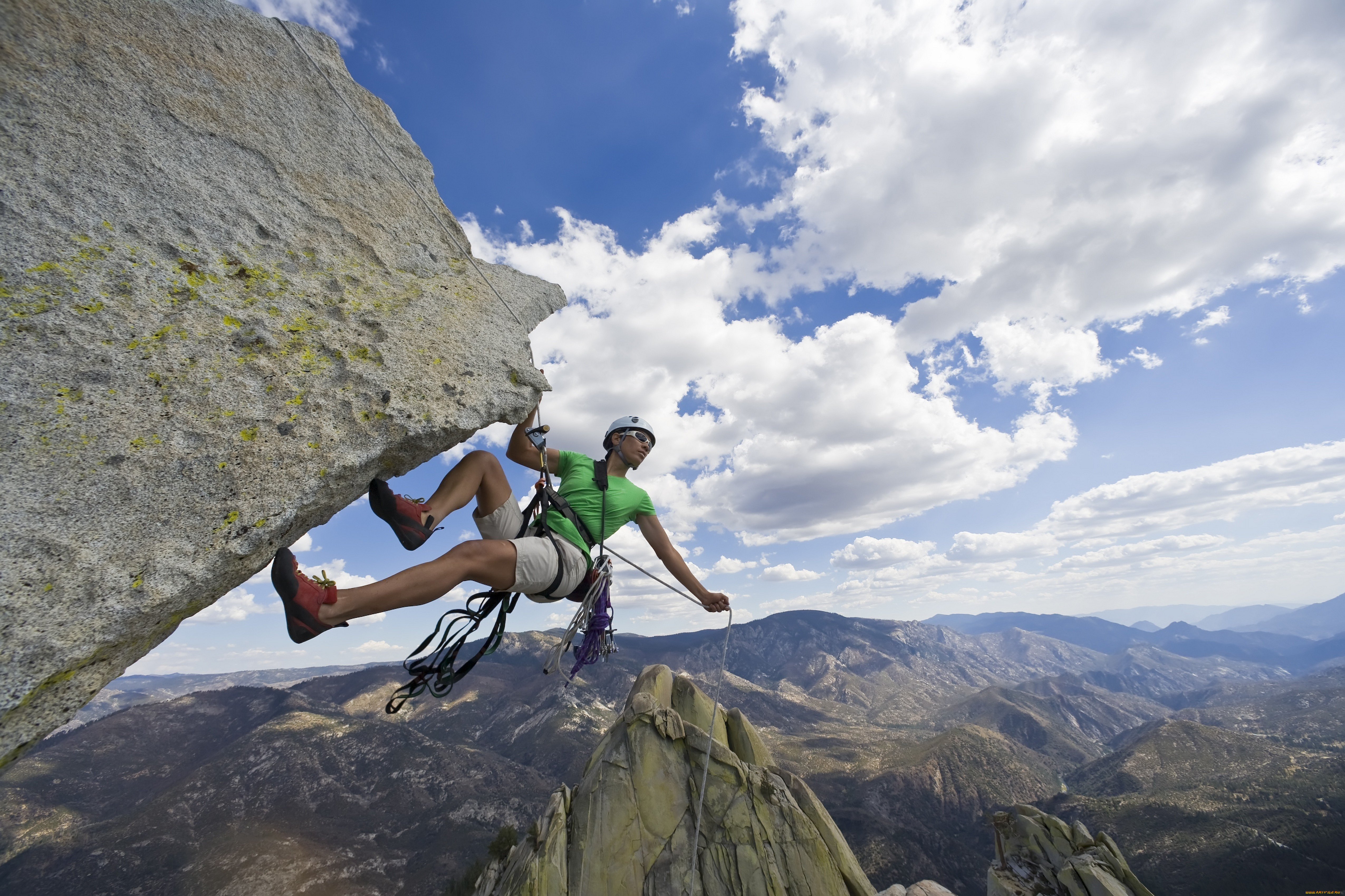 Climber. Скалолазание/альпинизм (Summit/Rock Climbing). Алекс Хоннольд скалолаз. Экстремальные виды спорта. Экстремальный туризм.